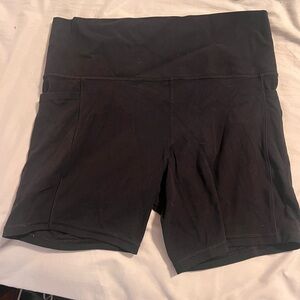 Athleta Salutation Stash pocket 5” size large